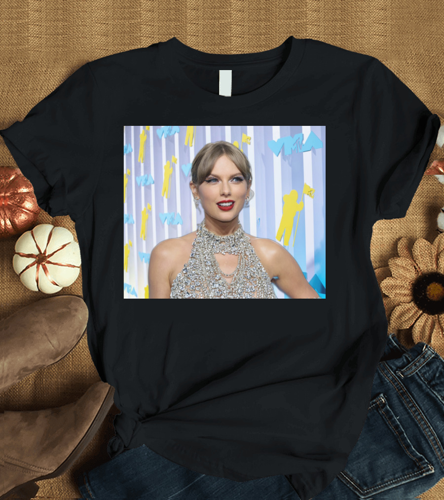 Taylor Swift MTV VMA Red Carpet Look with Silver Sequin Dress T-Shirt