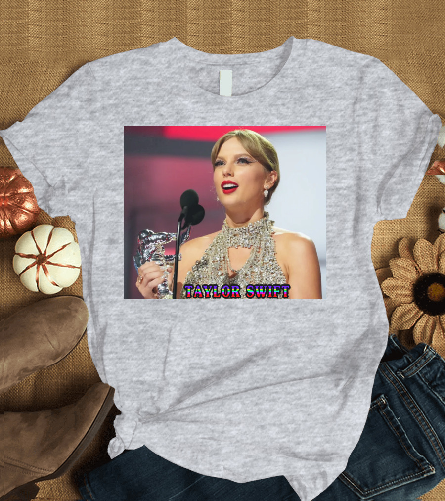 TAYLOR SWIFT SINGER SONGWRITER AWARD MOMENT T-Shirt