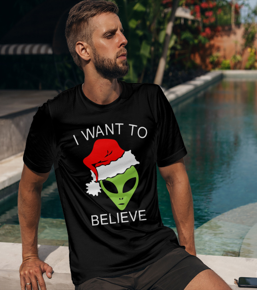 I Want To Believe Alien Santa Hat Christmas T-Shirt