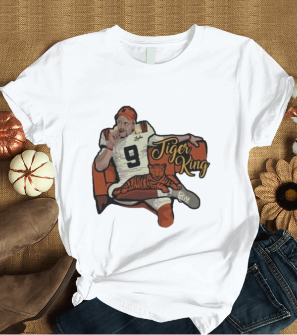 T-Shirt: Cincinnati 9 Tiger King Football Player with Orange-Striped Tiger T-Shirt Cincinnati 9 Tiger King Football Player with Orange-Striped Tiger T-Shirt