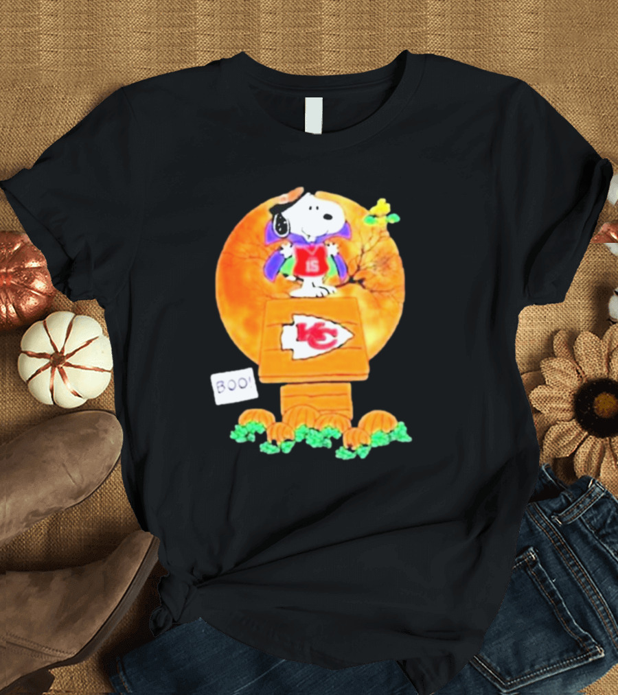 Snoopy Woodstock Witch Boo Kansas City Chiefs Halloween Peanuts Charlie Brown 15 T-Shirt