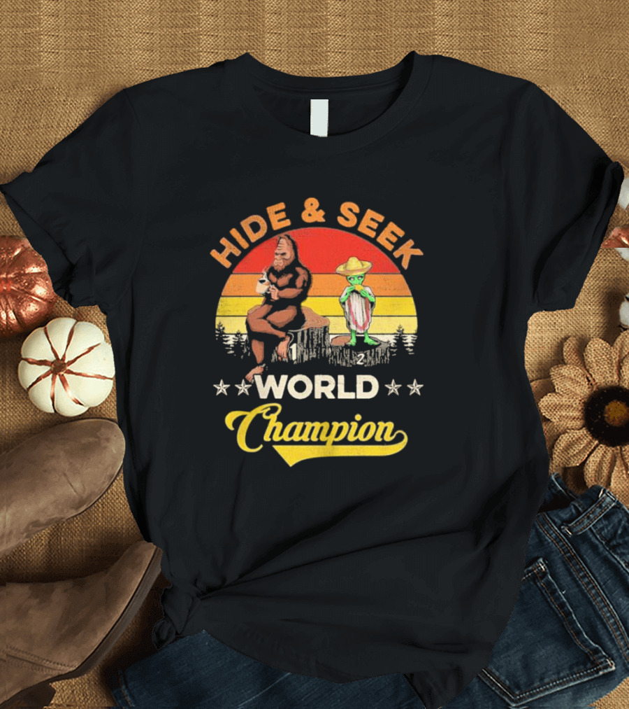 Hide and Seek World Champion Bigfoot Alien Vintage Retro T-Shirt
