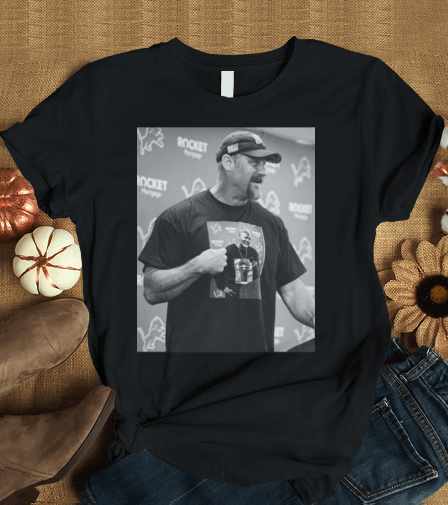 Holmes Pulling Hilarious Rocket Mortgage Lions T-Shirt