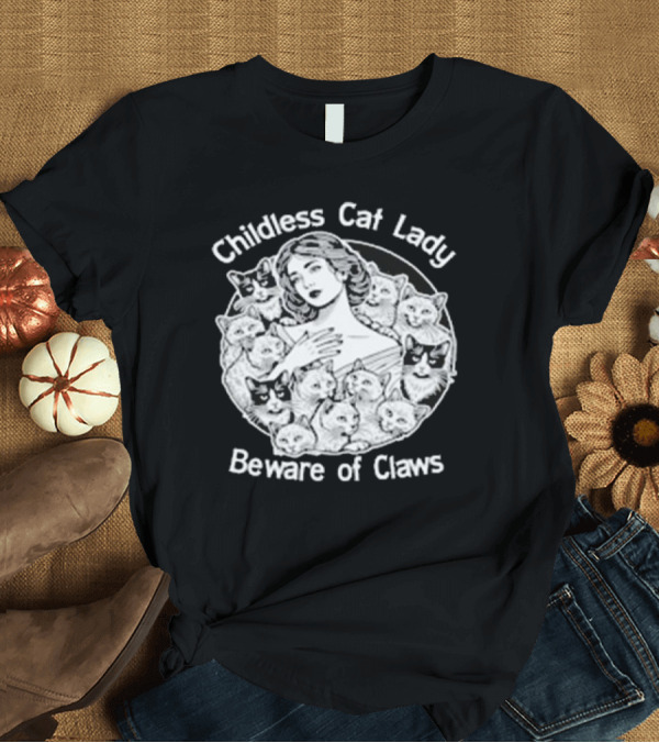 T-Shirt: Childless Cat Lady Beware Of Claws Vintage T-Shirt Childless Cat Lady Beware Of Claws Vintage T-Shirt