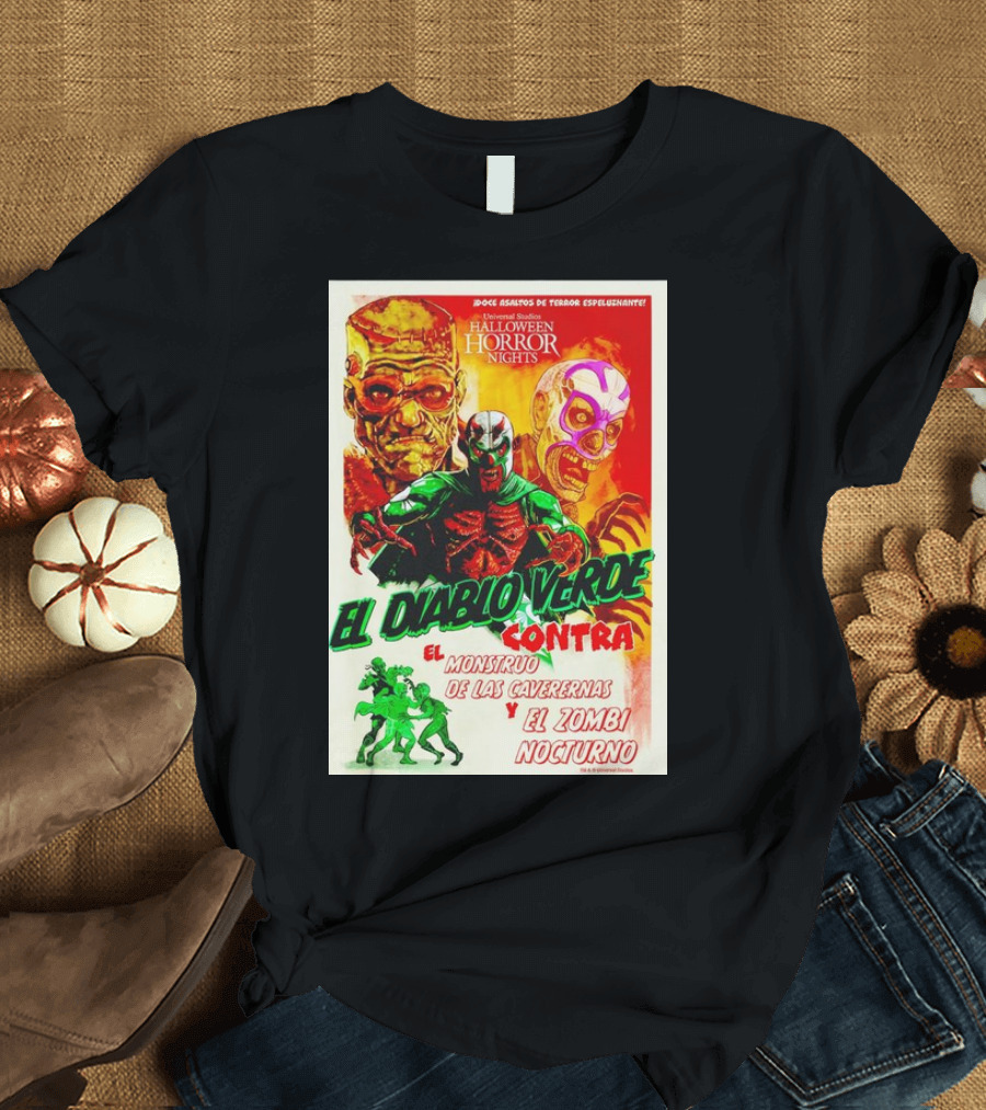 Universal Studios Halloween Horror Nights El Diablo Verde Contra El Monstruo de Las Cavernas y El Zombi Nocturno T-Shirt