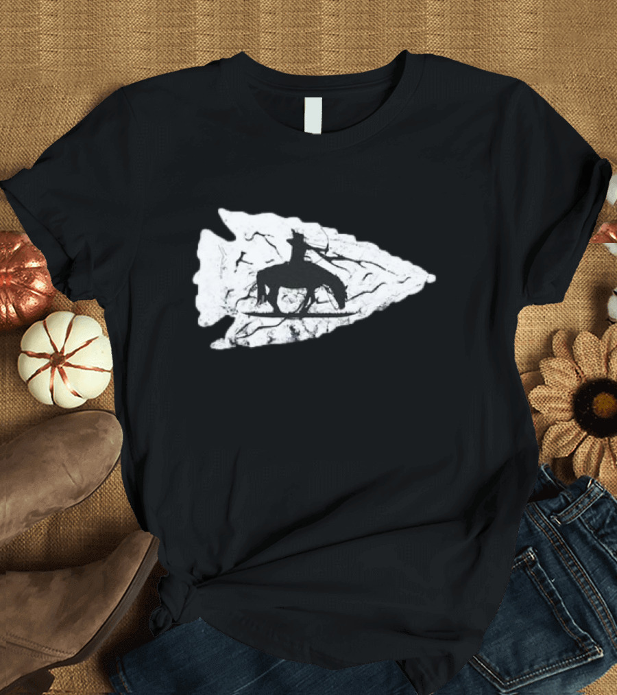 Arrowhead Hunting Native American Relic Hunter Rider on Horse Arrowhead T-Shirt