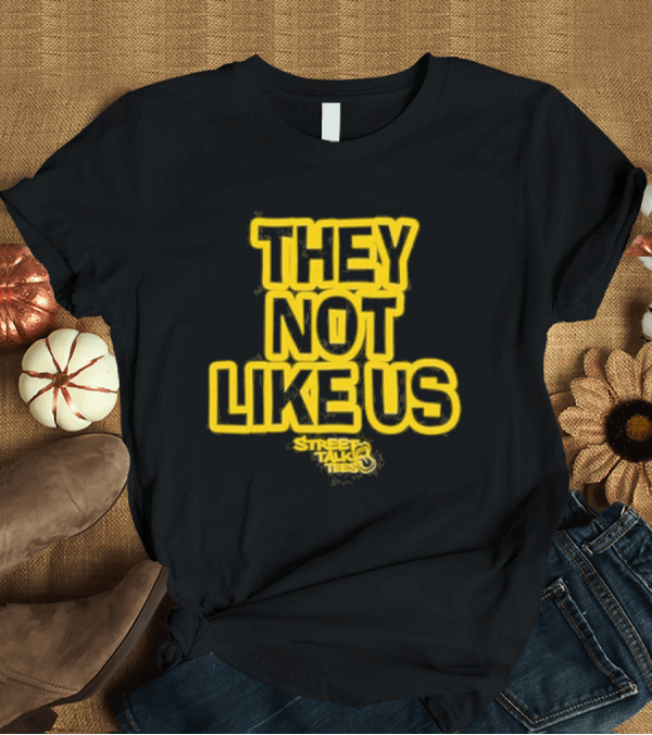 T-Shirt: Snoop Dogg Wearing They Not Like Us Street Talk T-Shirt Snoop Dogg Wearing They Not Like Us Street Talk T-Shirt