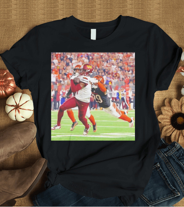 T-Shirt: Washington Commanders Terry McLaurin vs Cincinnati Bengals Cam Taylor-Britt Action Play T-Shirt Washington Commanders Terry McLaurin vs Cincinnati Bengals Cam Taylor-Britt Action Play T-Shirt
