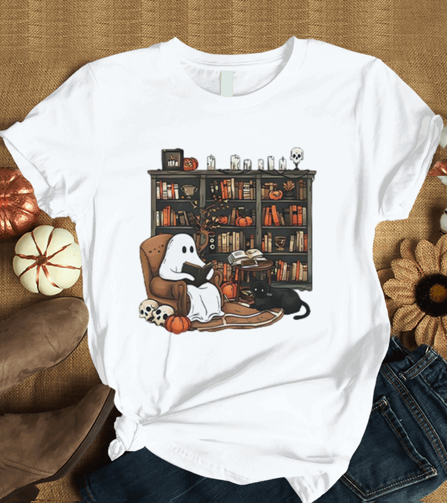 Ghost Reading Books with Black Cat and Pumpkins Retro Halloween Library T-Shirt