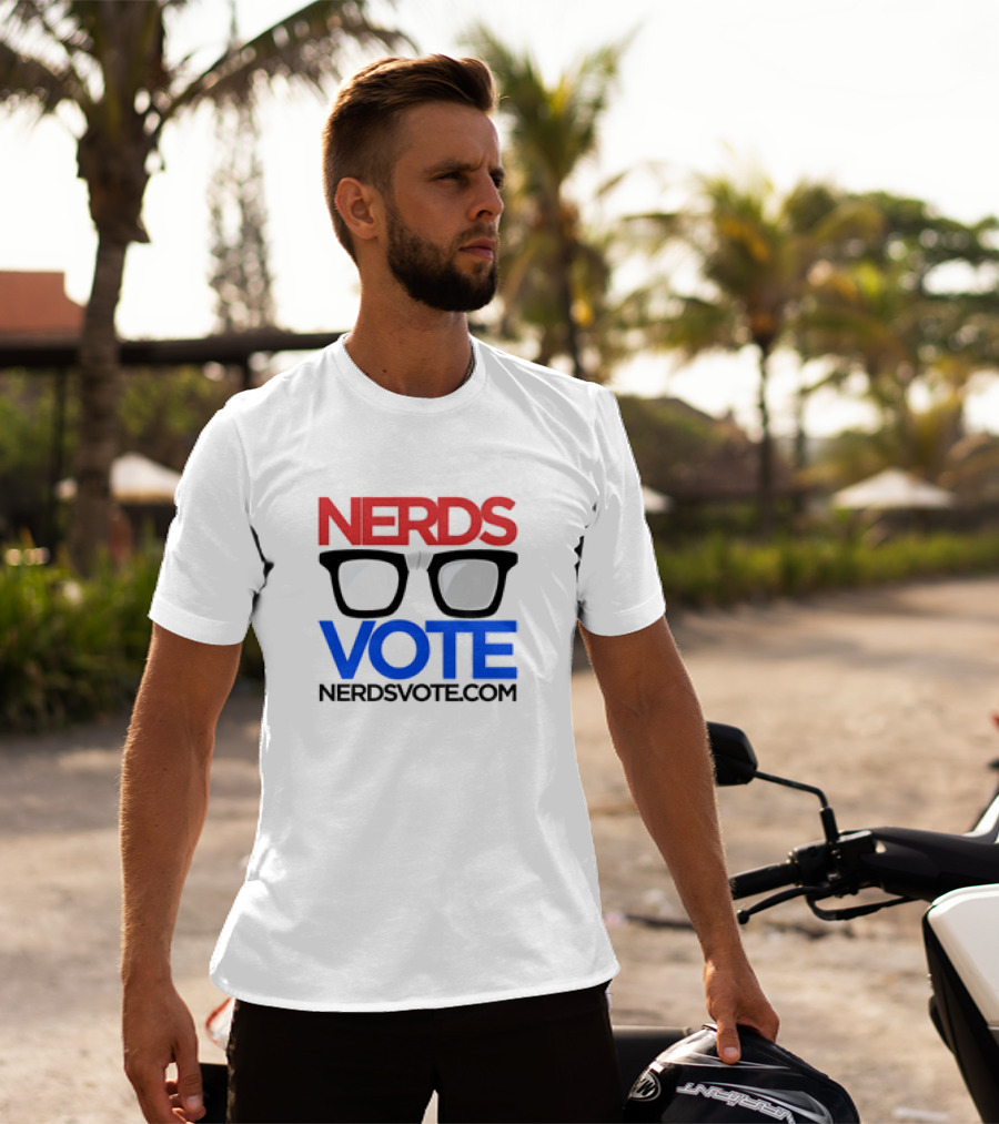 NERDSVOTE Classic Nerdsvote.com Glasses Logo Red Blue T-Shirt