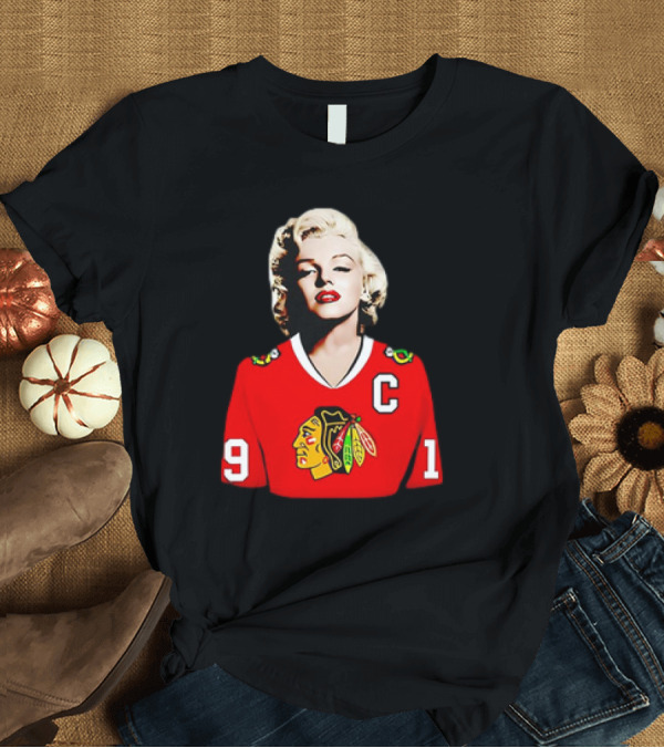 T-Shirt: Marilyn Monroe Chicago Blackhawks Jonathan Toews Jersey T-Shirt Marilyn Monroe Chicago Blackhawks Jonathan Toews Jersey T-Shirt