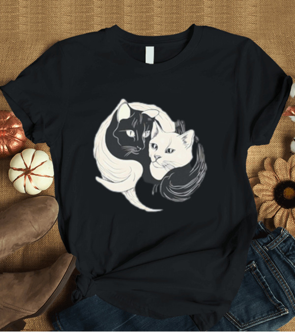 T-Shirt: Yin Yang Cats Black and White Circle Harmony T-Shirt Yin Yang Cats Black and White Circle Harmony T-Shirt