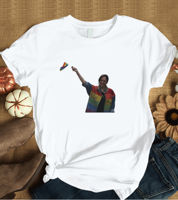 T-Shirt: Kamala Harris Holding Rainbow Pride Flag T-Shirt Kamala Harris Holding Rainbow Pride Flag T-Shirt