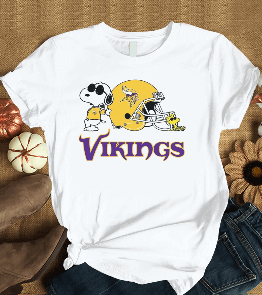 Minnesota Vikings Snoopy Woodstock Helmet T-Shirt