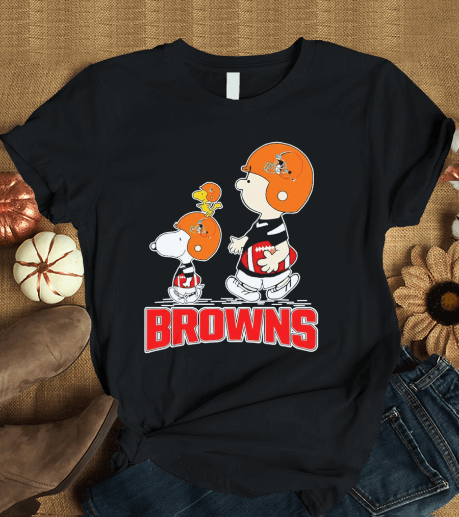 Browns Snoopy Charlie Brown Woodstock Football Helmets T-Shirt
