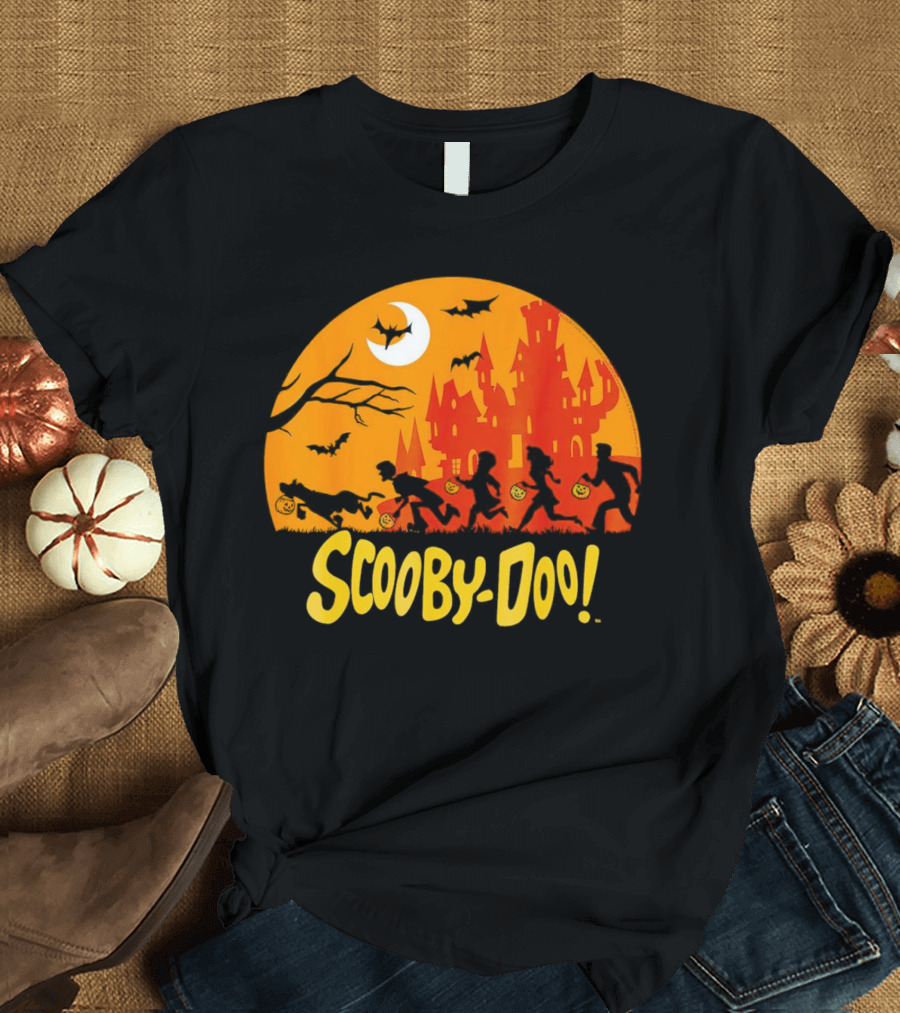 Scooby-Doo Halloween Run with Haunted Castle and Bats T-Shirt