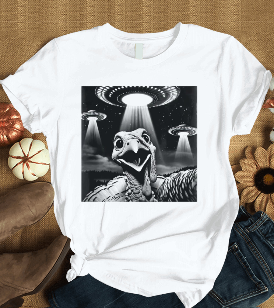 Turkey UFO Selfie Thanksgiving Outer Space Encounter T-Shirt