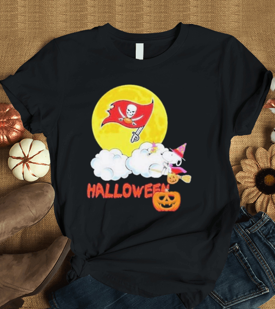 Tampa Bay Buccaneers Halloween Snoopy Witch Moon Pumpkin T-Shirt