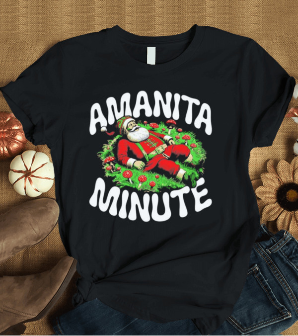 T-Shirt: Amanita Minute Santa Christmas T-Shirt Amanita Minute Santa Christmas T-Shirt