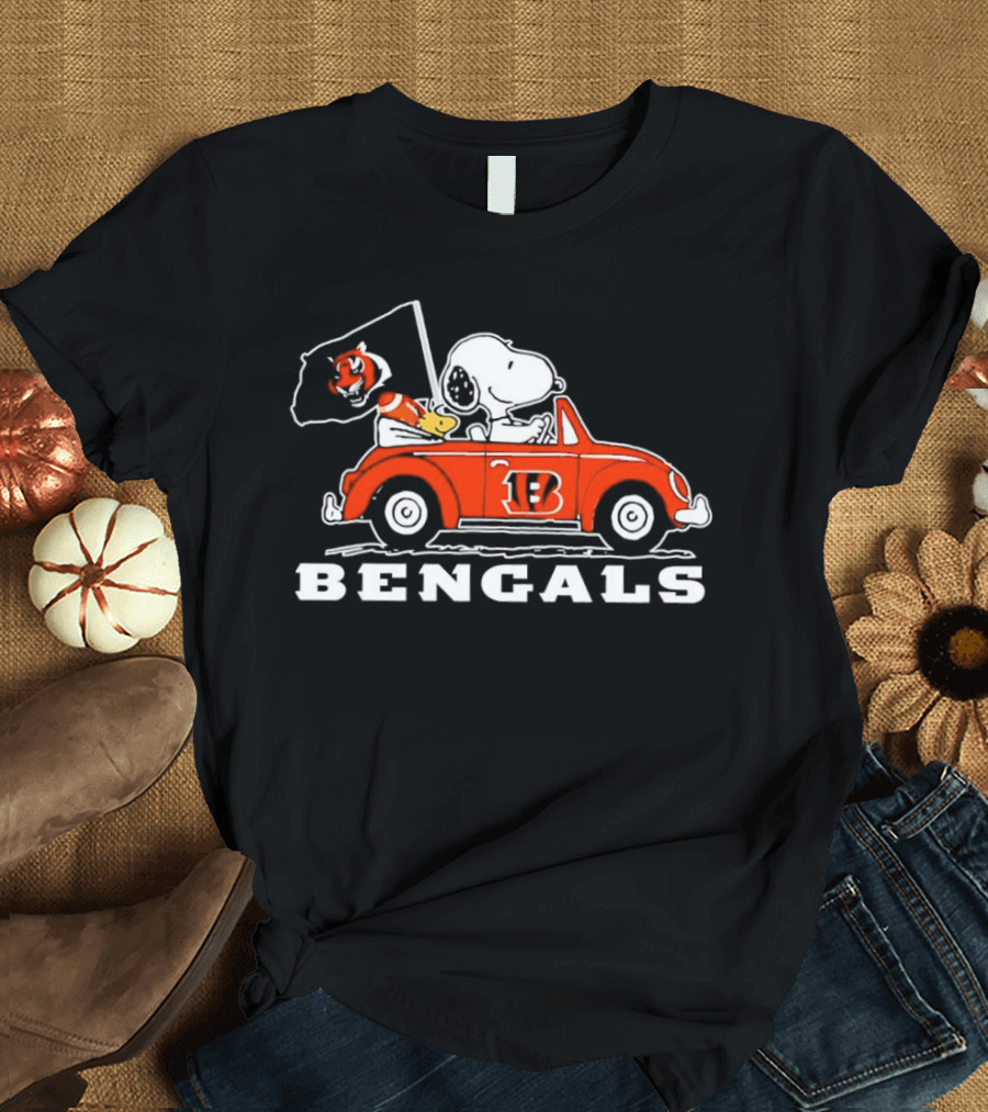 Snoopy and Woodstock Driving Cincinnati Bengals Car with Flag T-Shirt