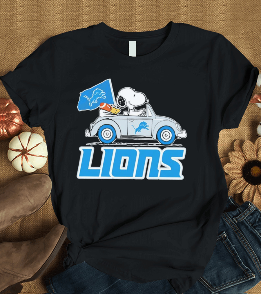 Snoopy and Woodstock in Car with Detroit Lions Flag T-Shirt