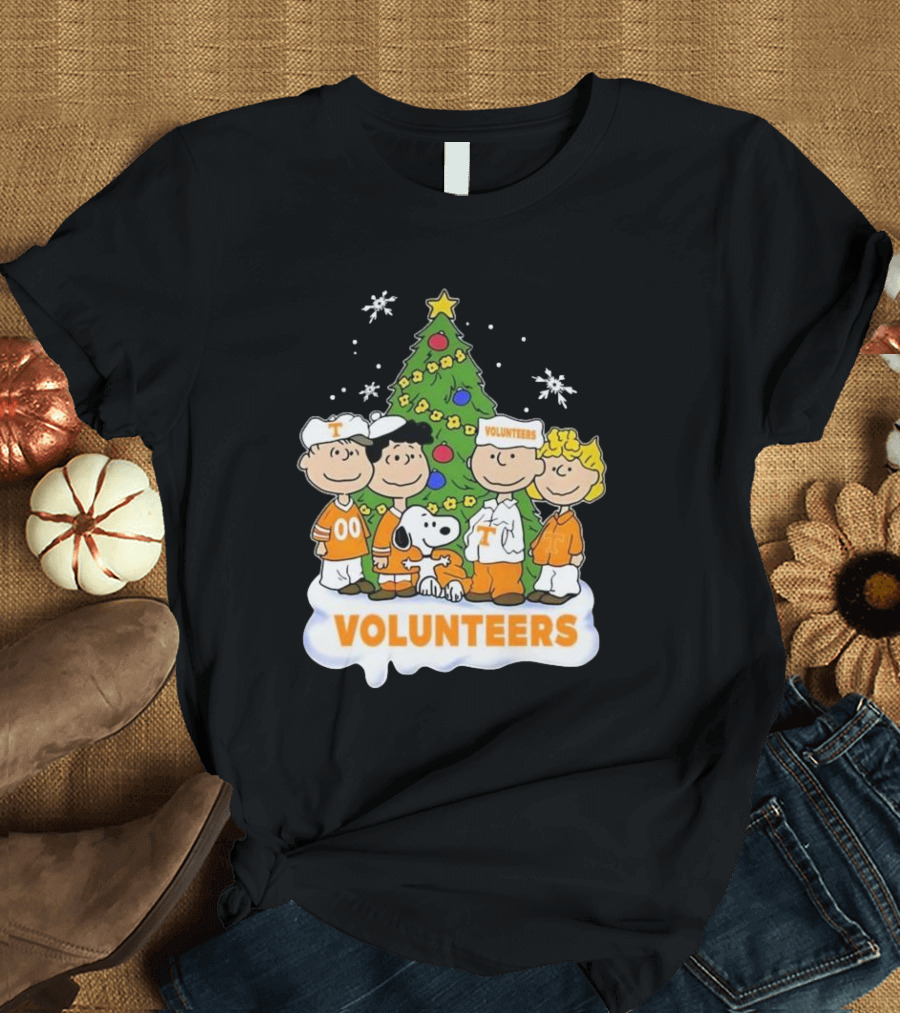 Tennessee Volunteers Snoopy And Friends Christmas Tree T-Shirt