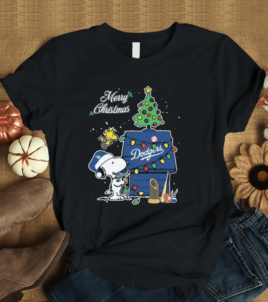 Los Angeles Dodgers Snoopy Merry Christmas Tree 2024 Peanuts Woodstock Santa Hat T-Shirt