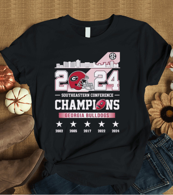 T-Shirt: Georgia Bulldogs 2024 Southeastern Conference Champions Skyline Helmet Stars T-Shirt Georgia Bulldogs 2024 Southeastern Conference Champions Skyline Helmet Stars T-Shirt