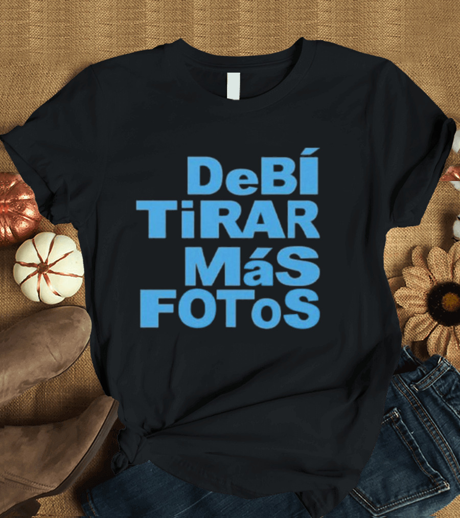 Debí Tirar Más Fotos DTMF Bold Blue Text T-Shirt