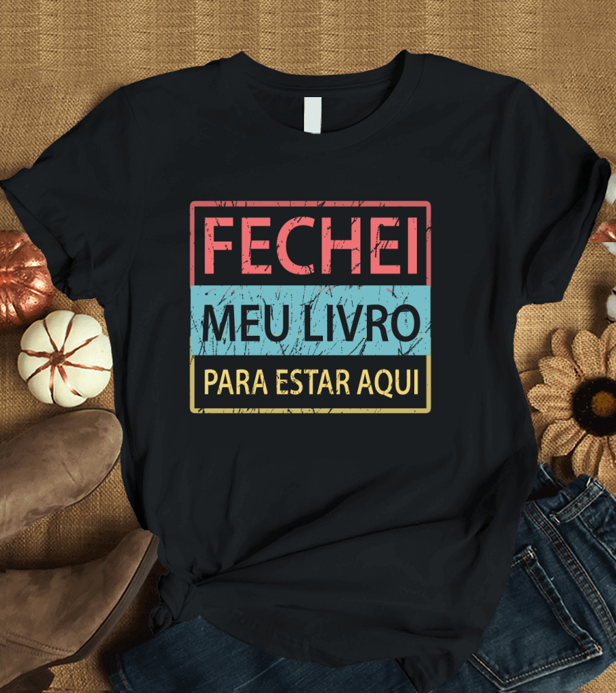 Fechei Meu Livro para Estar Aqui Vintage Distressed Style Text Blocks T-Shirt