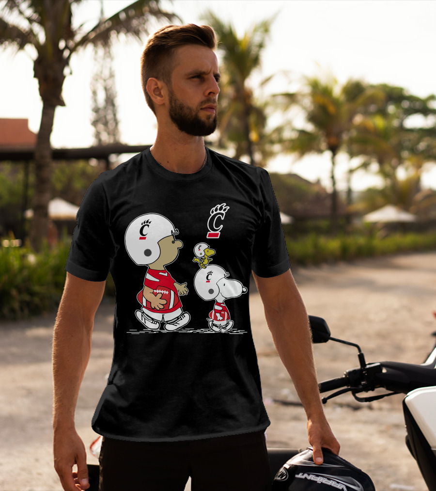 Cincinnati Bearcats Peanuts Characters Football Helmets And Jerseys T-Shirt