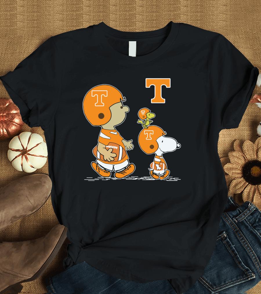 Tennessee Volunteers Snoopy Football Peanuts Woodstock Helmets T-Shirt