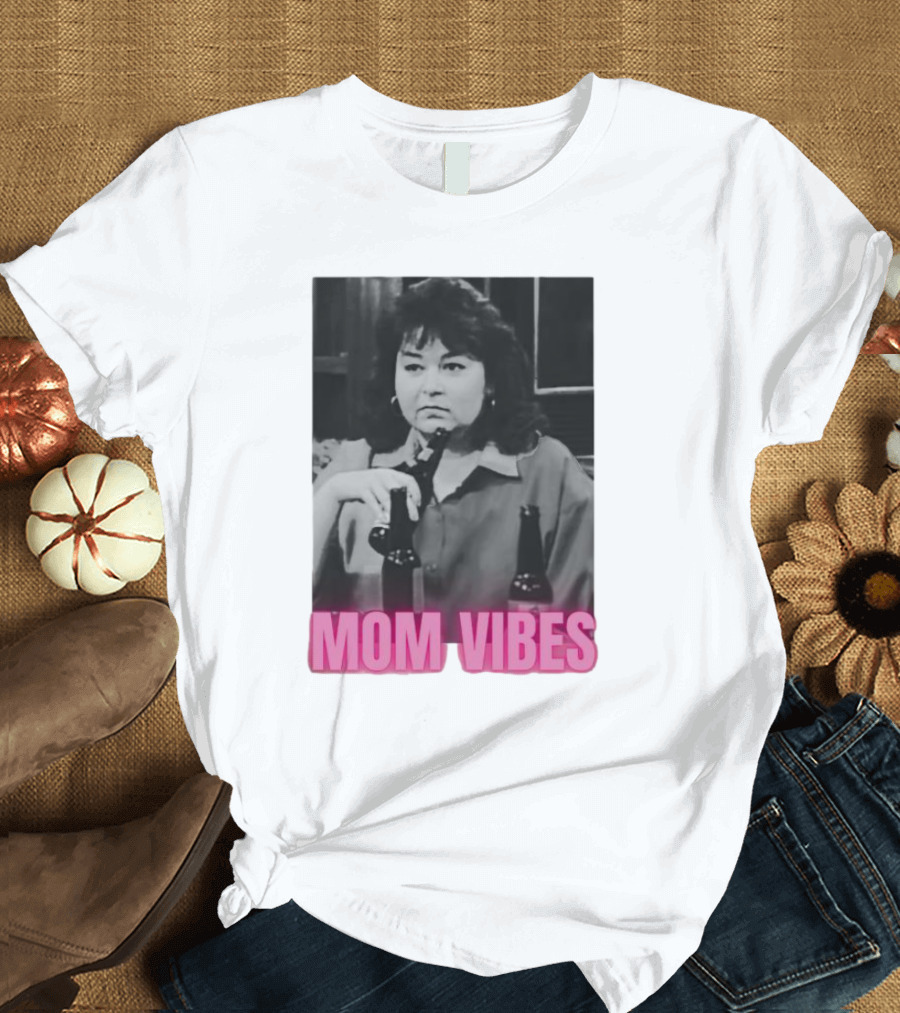 Mom Vibes Retro Style Black and White Image T-Shirt