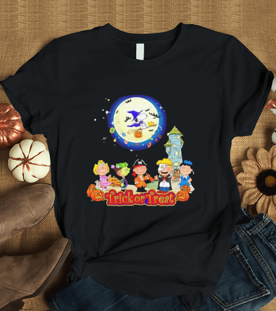 Peanuts Trick or Treat Halloween Snoopy and Friends Moon Costumes T-Shirt