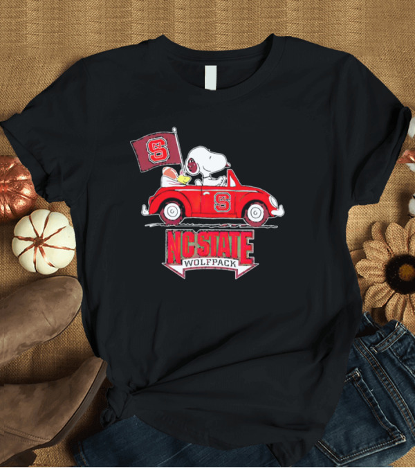 T-Shirt: Snoopy and Woodstock Driving Car with NC State Wolfpack Flag T-Shirt Snoopy and Woodstock Driving Car with NC State Wolfpack Flag T-Shirt