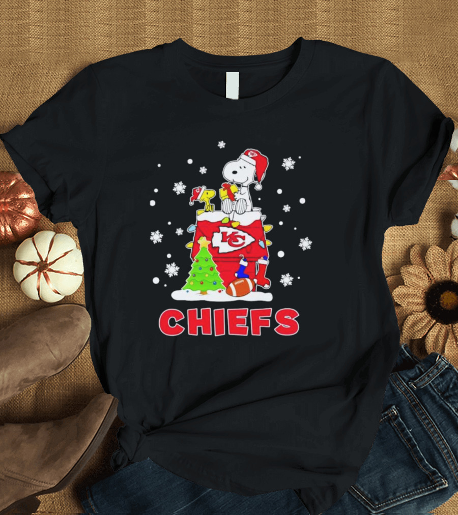 Kansas City Chiefs Christmas Snoopy Woodstock Dog House T-Shirt