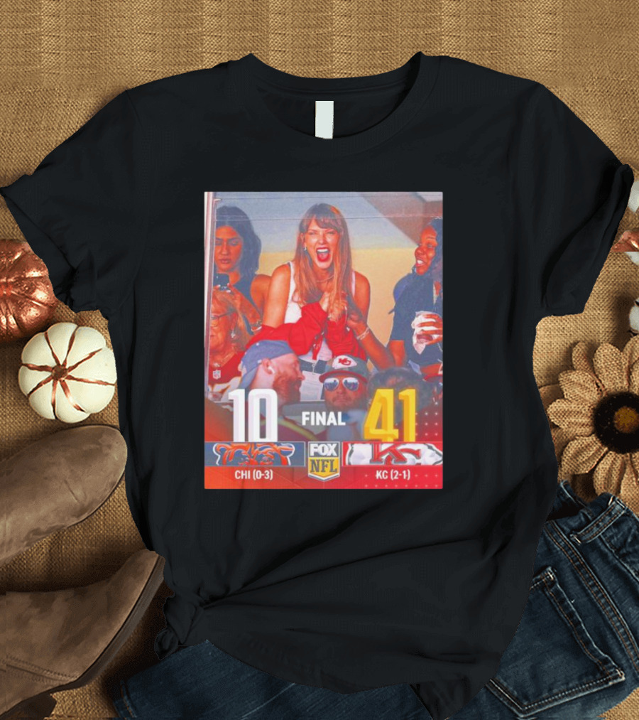 Taylor's Excitement in Travis Kelce Suite at Kansas City Chiefs Game Victory Over Chicago T-Shirt