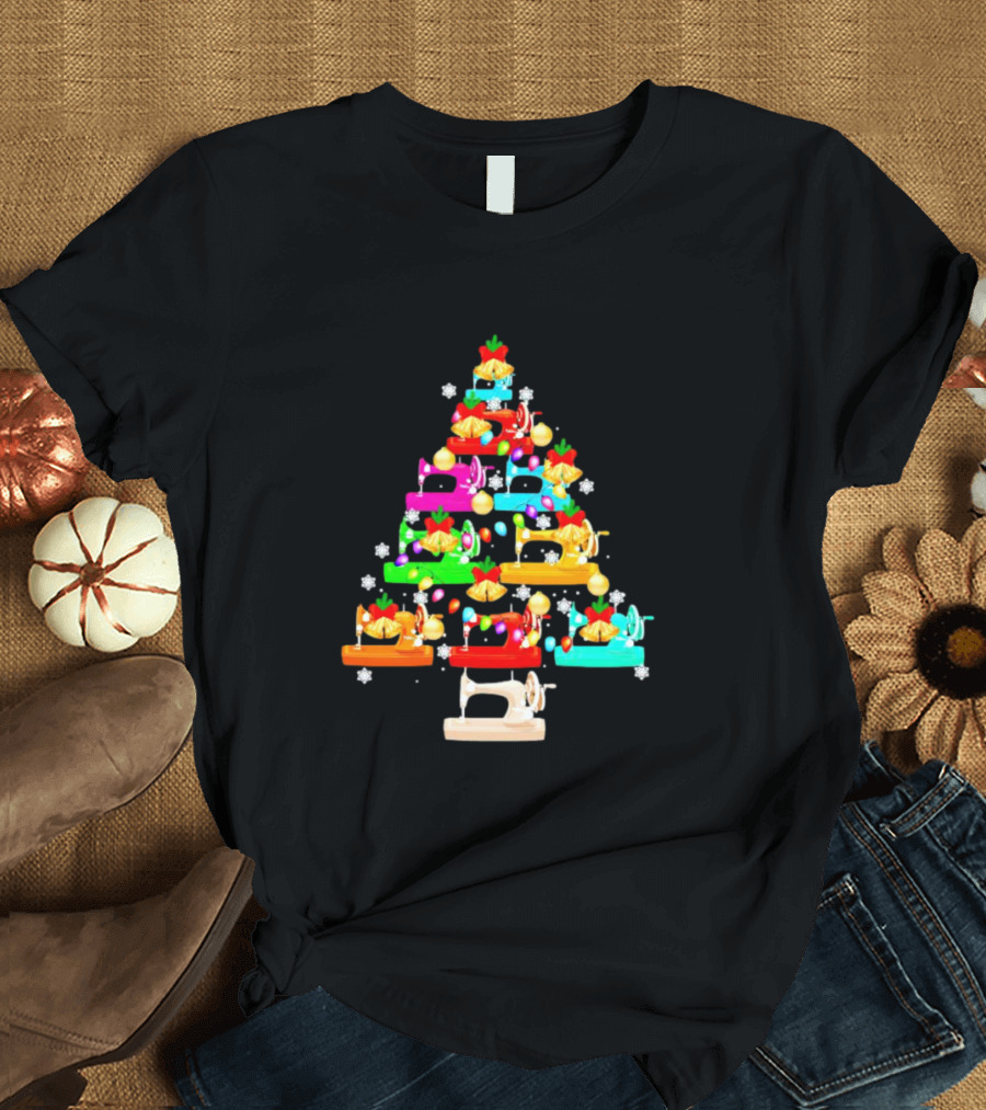 Quilt Sewing Lover Christmas Tree Sewing Machine Festive T-Shirt