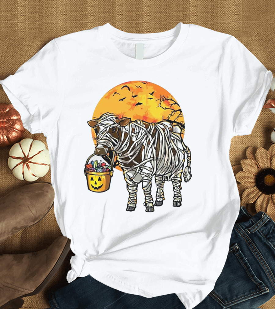 Mummified Cow Trick-or-Treating Under Full Halloween Moon T-Shirt