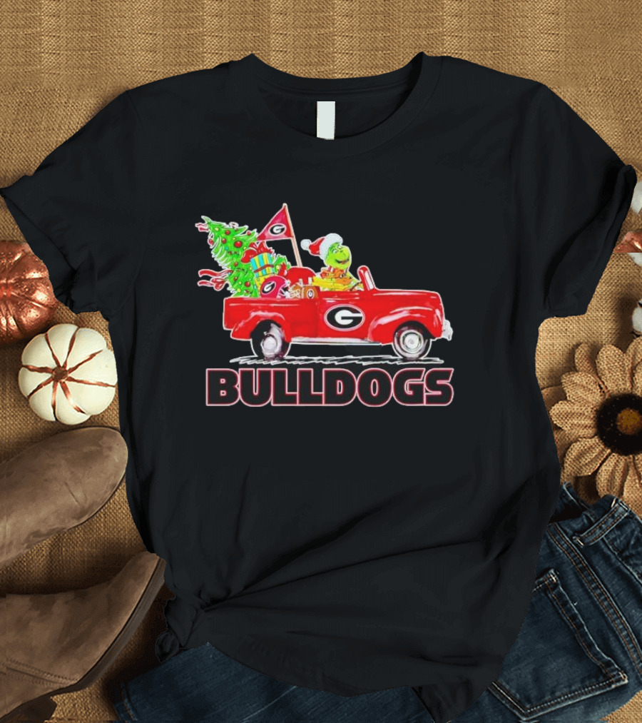 Grinch Driving Red Car with Dog Christmas Tree Gifts Georgia Bulldogs T-Shirt