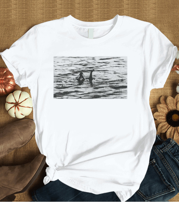 T-Shirt: Louis Tomlinson Nessie Loch Ness Monster T-Shirt Louis Tomlinson Nessie Loch Ness Monster T-Shirt