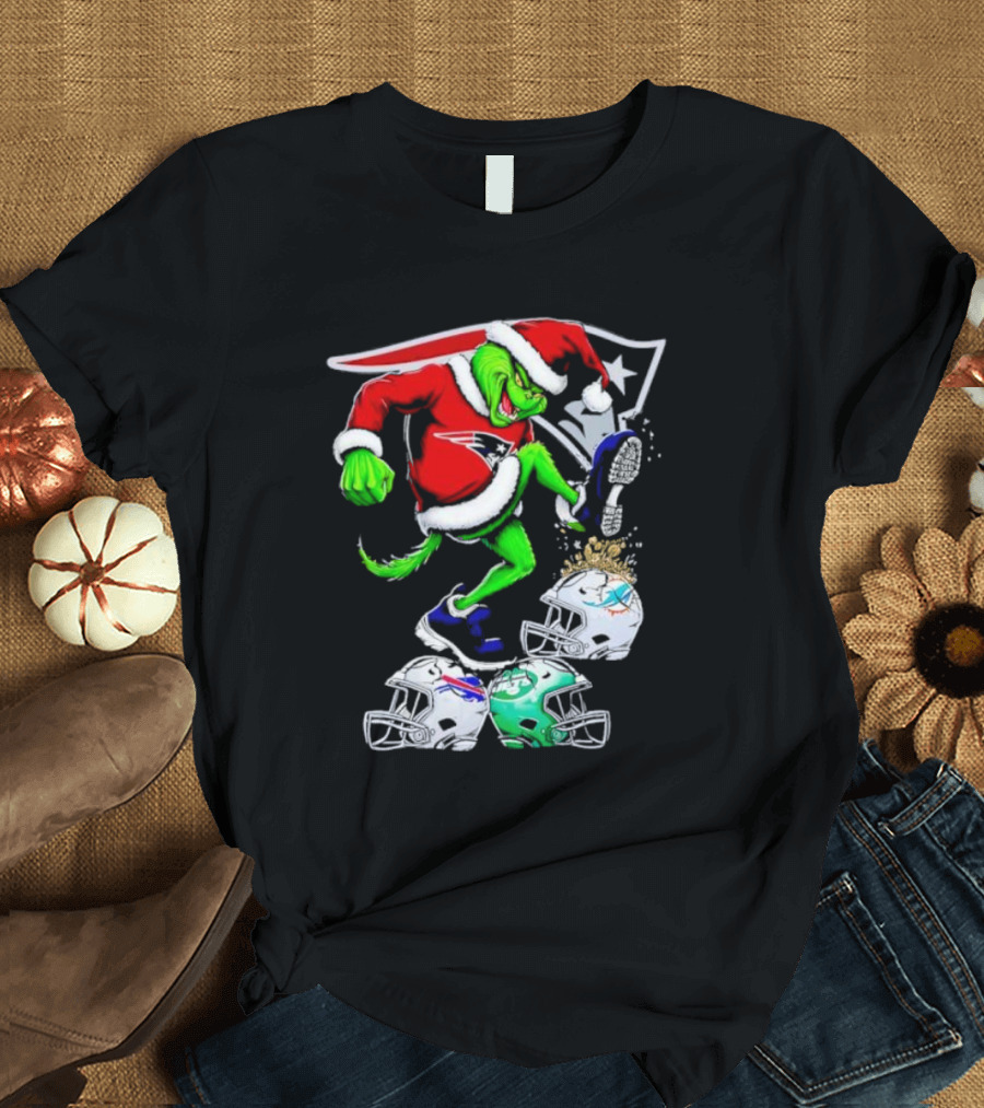 New England Patriots Santa Grinch Stomp on NFL Team Helmets Funny Christmas T-Shirt