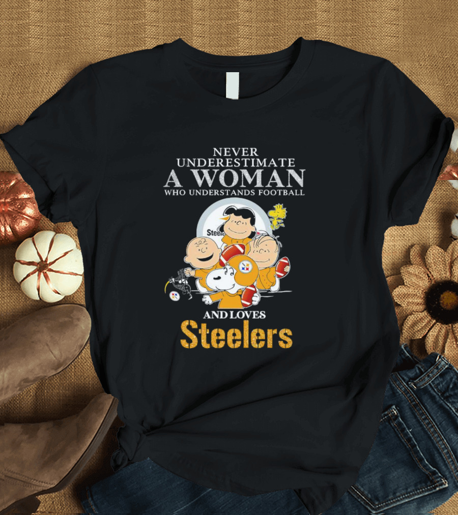 Peanuts Characters Never Underestimate a Woman Who Loves Steelers Football T-Shirt