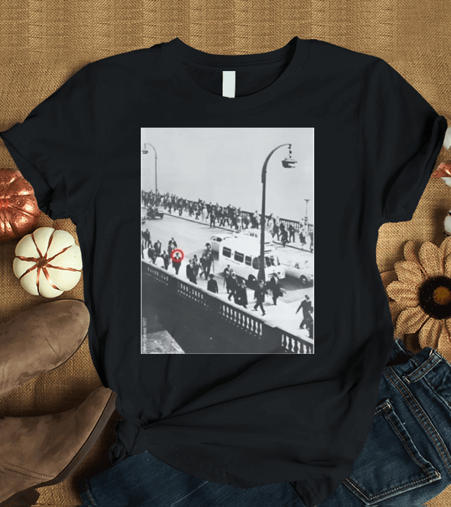Peter Gabriel in 1977 Urban Crowd with Red Circle Highlight T-Shirt