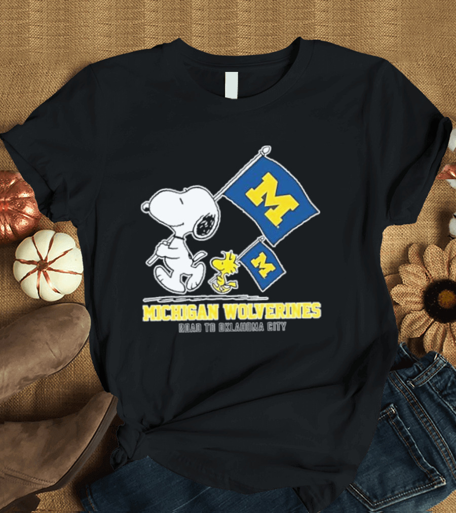 Snoopy and Woodstock Michigan Wolverines Flags Road to Oklahoma City T-Shirt