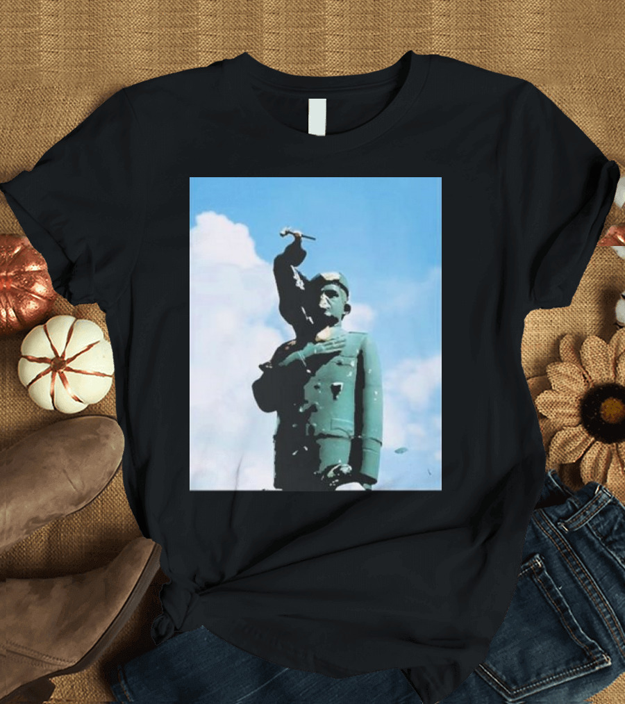 Venezuela Hasta El Final Monument Against Blue Sky T-Shirt
