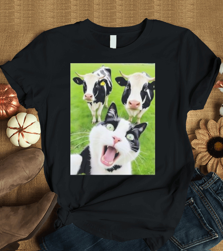 Cat and Cows Selfie Lover Animals T-Shirt
