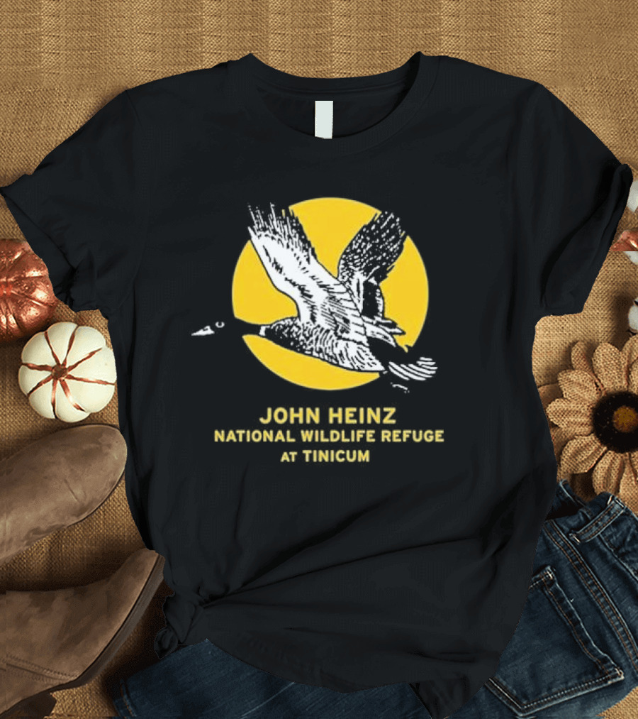JOHN HEINZ NATIONAL WILDLIFE REFUGE AT TINICUM FLYING GOOSE SILHOUETTE WITH YELLOW SUN BACKGROUND T-Shirt