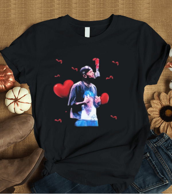 T-Shirt: Chris Brown Microphone Performance with Hearts T-Shirt Chris Brown Microphone Performance with Hearts T-Shirt