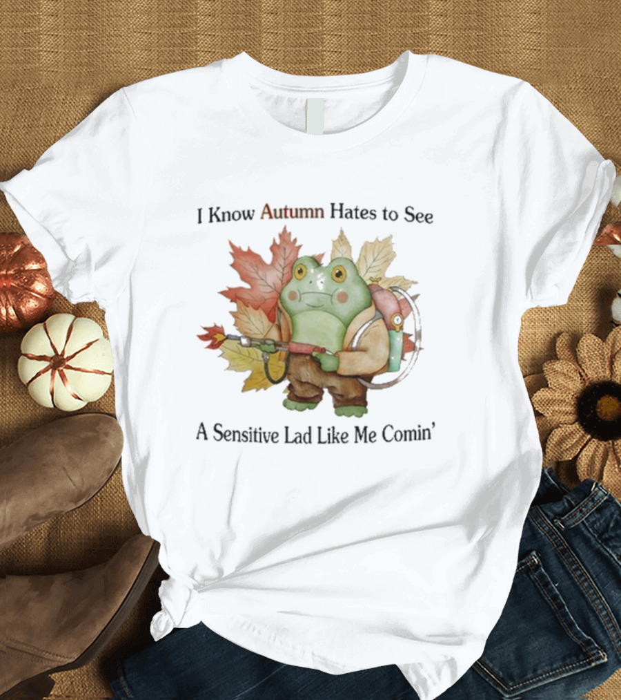I Know Autumn Hates to See a Sensitive Lad Like Me Comin’ Leaf-Holding Frog with Backpack T-Shirt